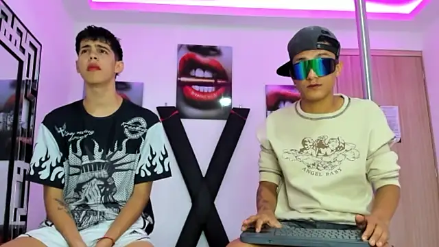 TWINKS FRIENDS online show from 10/22/25, 07:19