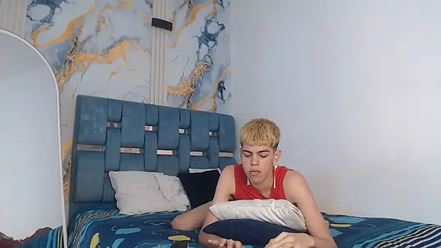 TWINKS FRIENDS online show from 12/22/25, 01:30