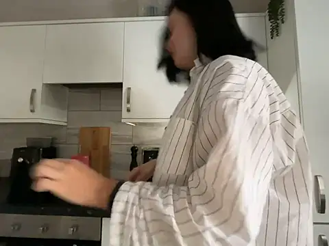 Snapshot of FrancescaXO chatting on 10/29/25, 08:27 FrancescaXO online show from 10/29/25, 08:27