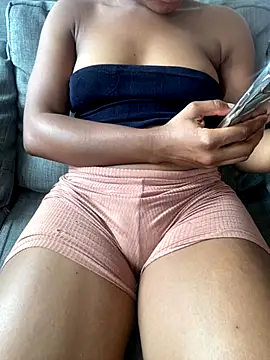 Snapshot of PrettyNina77 chatting on 10/19/25, 12:28 PrettyNina77 online show from 10/19/25, 12:28