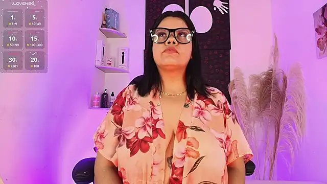 Iamlola  online show from 11/25/25, 08:53