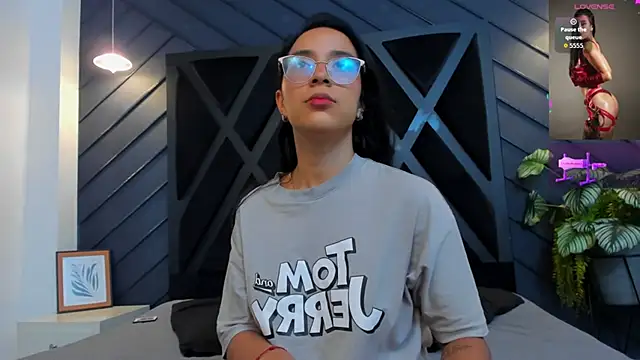 zoe martins  online show from 10/07/25, 05:32