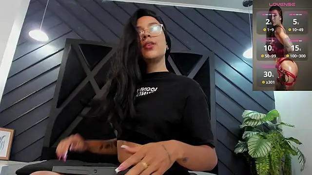 zoe martins  online show from 11/19/25, 05:24