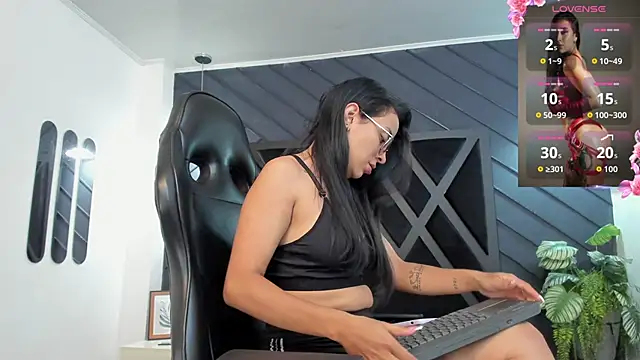 zoe martins  online show from 11/29/25, 05:38