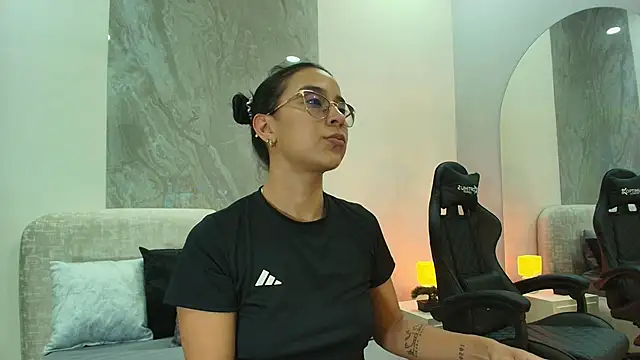 zoe martins  online show from 05/19/26, 05:41
