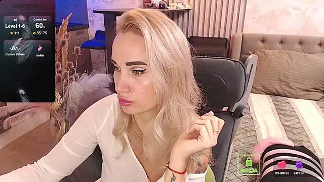 Snapshot of FreeBerryMILF chatting on 10/15/25, 03:12 FreeBerryMILF online show from 10/15/25, 03:12