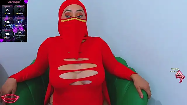 Snapshot of Aisha_Malek chatting on 10/10/25, 08:08 Aisha Malek online show from 10/10/25, 08:08