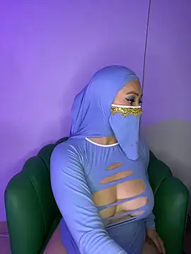 Snapshot of Aisha_Malek chatting on 10/27/25, 07:18 Aisha Malek online show from 10/27/25, 07:18