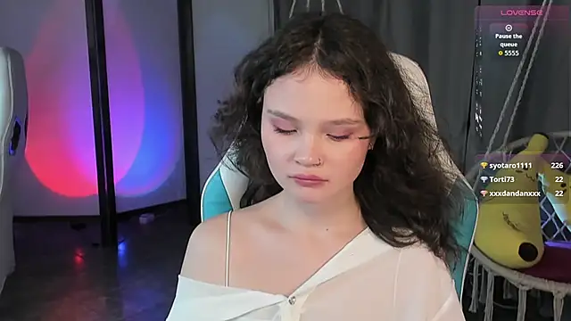 EmilyChaves online show from 10/11/25, 02:33