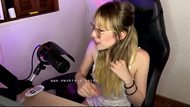 Snapshot of ReenKitty chatting on 06/02/26, 04:47 ReenKitty online show from 06/02/26, 04:47