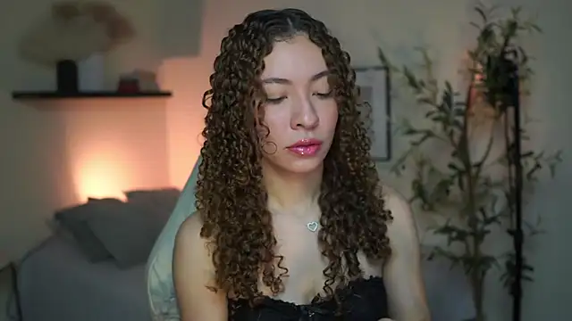 isabella-garcia- online show from 07/05/26, 12:12