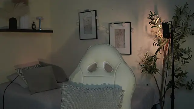 isabella-garcia- online show from 07/19/26, 12:25