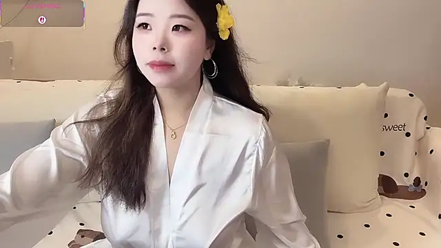 Snapshot of xiaotanbaby chatting on 10/12/25, 04:39 xiaotanbaby online show from 10/12/25, 04:39