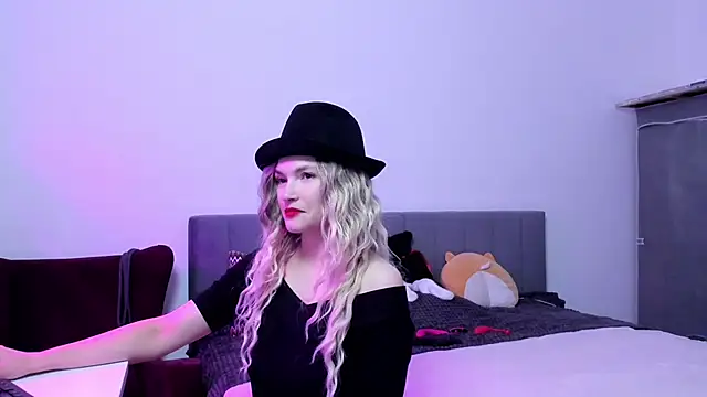 Snapshot of Katherine_Twilight chatting on 10/10/25, 03:33 Katherine Twilight online show from 10/10/25, 03:33