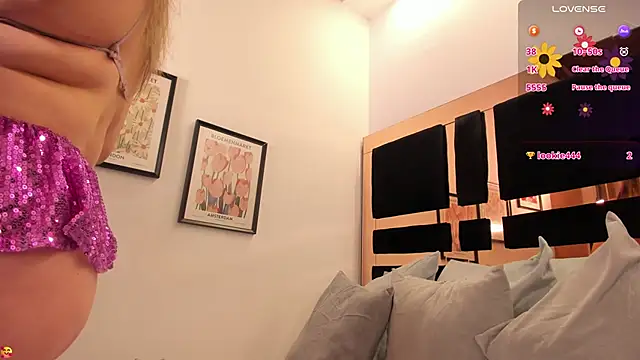 Snapshot of katherinn_gomezz chatting on 11/10/25, 11:53 katherinn gomezz online show from 11/10/25, 11:53