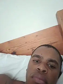 Snapshot of Bedroom_Gangster007 chatting on 10/28/25, 01:03 Bedroom Gangster007 online show from 10/28/25, 01:03