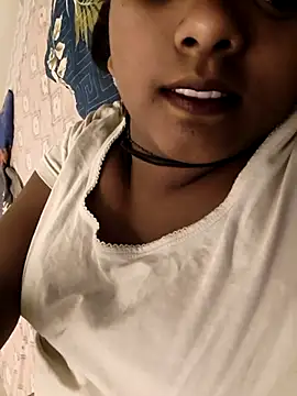 Snapshot of Sweet_Liza04 chatting on 10/21/25, 08:53 Sweet Liza04 online show from 10/21/25, 08:53