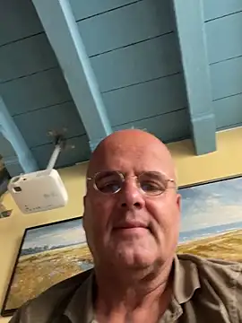 Snapshot of Renebisex chatting on 09/25/25, 10:19 Renebisex online show from 09/25/25, 10:19