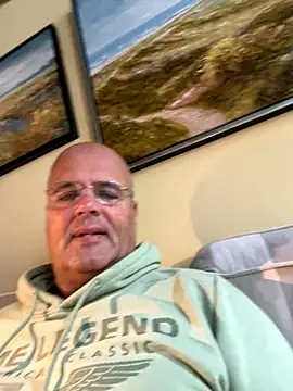 Snapshot of Renebisex chatting on 10/23/25, 10:25 Renebisex online show from 10/23/25, 10:25