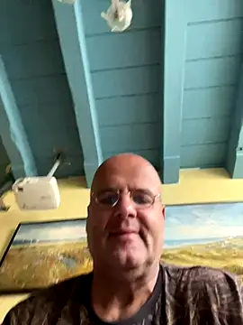 Snapshot of Renebisex chatting on 10/31/25, 10:05 Renebisex online show from 10/31/25, 10:05