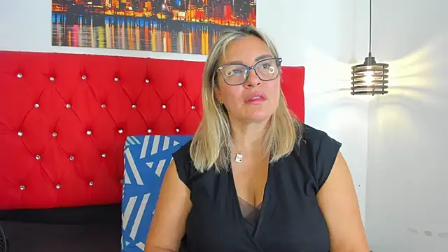 carolinacrus01 online show from 11/30/25, 02:54