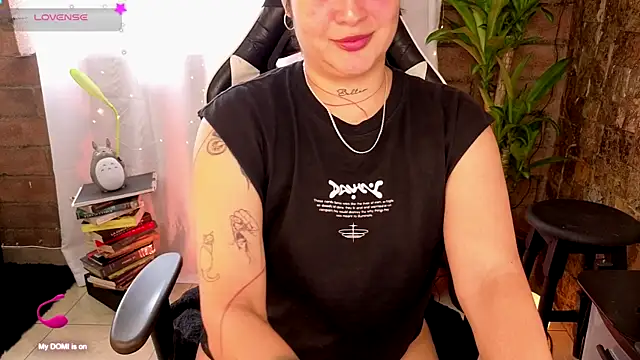 Snapshot of _kat_1995 chatting on 09/19/25, 07:14 kat 1995 online show from 09/19/25, 07:14