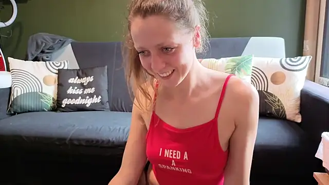 Snapshot of Eveline_Beauty_Kitty chatting on 09/28/25, 03:50 Eveline Beauty Kitty online show from 09/28/25, 03:50