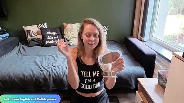 Snapshot of Eveline_Beauty_Kitty chatting on 10/04/25, 03:10 Eveline Beauty Kitty online show from 10/04/25, 03:10