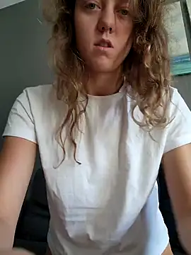 Snapshot of Eveline_Beauty_Kitty chatting on 10/08/25, 08:12 Eveline Beauty Kitty online show from 10/08/25, 08:12