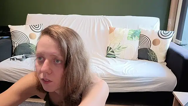 Snapshot of Eveline_Beauty_Kitty chatting on 10/21/25, 03:57 Eveline Beauty Kitty online show from 10/21/25, 03:57