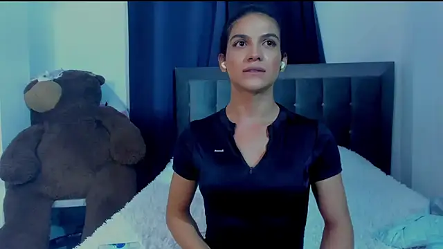 Snapshot of ISA_BELLA_VZL chatting on 11/04/25, 10:42 ISA BELLA VZL online show from 11/04/25, 10:42