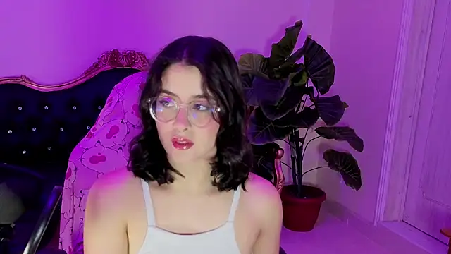 LiLLiAnderson online show from 11/18/25, 11:47