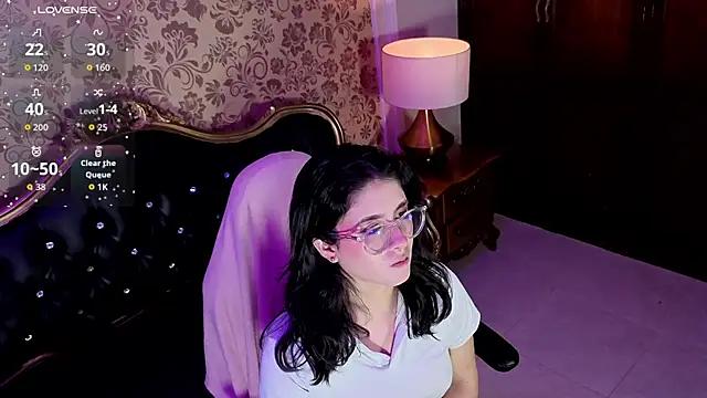 Snapshot of LiLLiAnderson chatting on 05/17/26, 12:01 LiLLiAnderson online show from 05/17/26, 12:01