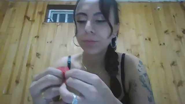 Snapshot of Roselingalvis13 chatting on 11/02/25, 02:58 Roselingalvis13 online show from 11/02/25, 02:58