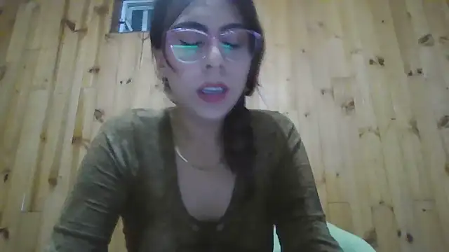 Snapshot of Roselingalvis13 chatting on 11/10/25, 02:54 Roselingalvis13 online show from 11/10/25, 02:54