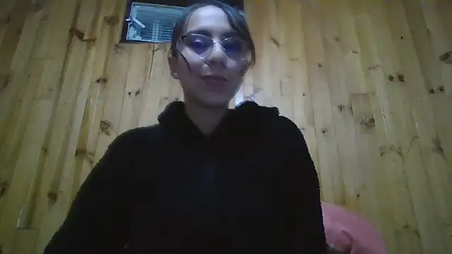 Snapshot of Roselingalvis13 chatting on 11/19/25, 02:44 Roselingalvis13 online show from 11/19/25, 02:44