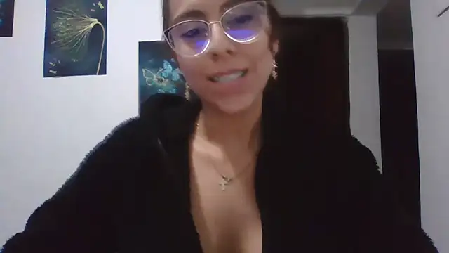 Snapshot of Roselingalvis13 chatting on 11/22/25, 02:54 Roselingalvis13 online show from 11/22/25, 02:54