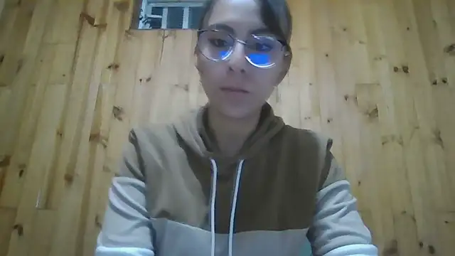 Snapshot of Roselingalvis13 chatting on 11/23/25, 02:44 Roselingalvis13 online show from 11/23/25, 02:44