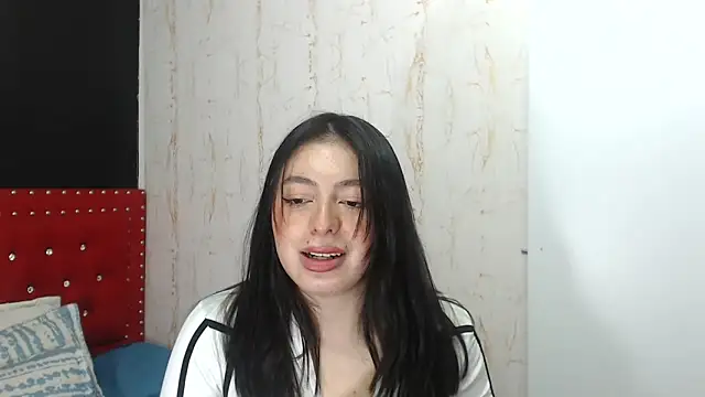 Snapshot of MiaKimky chatting on 11/18/25, 05:06 MiaKimky online show from 11/18/25, 05:06