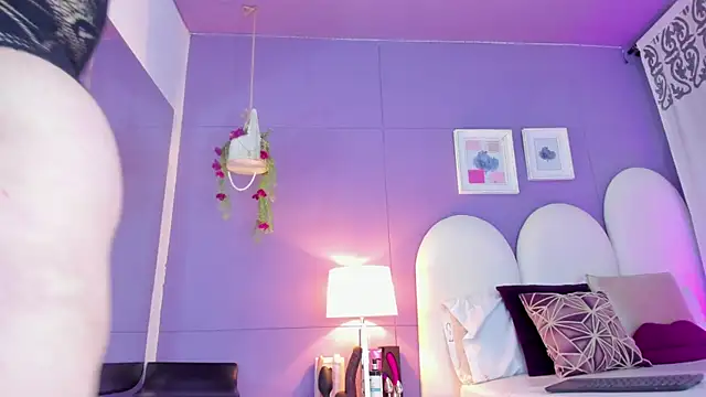 Snapshot of my_aleja_ chatting on 09/18/25, 01:46 my aleja online show from 09/18/25, 01:46