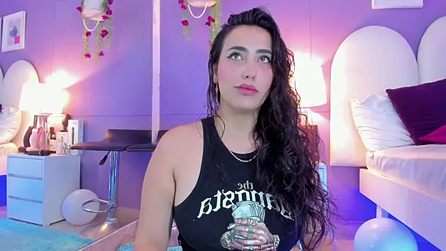 Snapshot of my_aleja_ chatting on 10/04/25, 01:09 my aleja online show from 10/04/25, 01:09