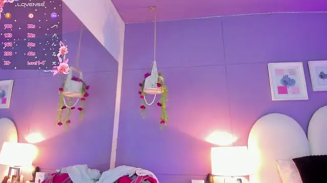 Snapshot of my_aleja_ chatting on 10/13/25, 01:22 my aleja online show from 10/13/25, 01:22