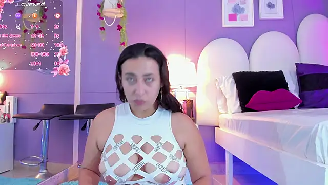 Snapshot of my_aleja_ chatting on 10/15/25, 01:00 my aleja online show from 10/15/25, 01:00