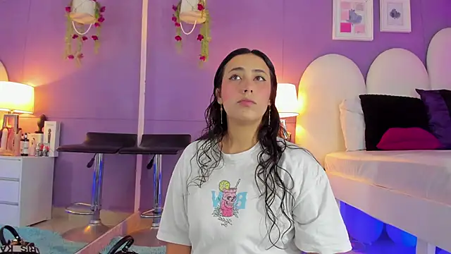 Snapshot of my_aleja_ chatting on 10/16/25, 01:12 my aleja online show from 10/16/25, 01:12