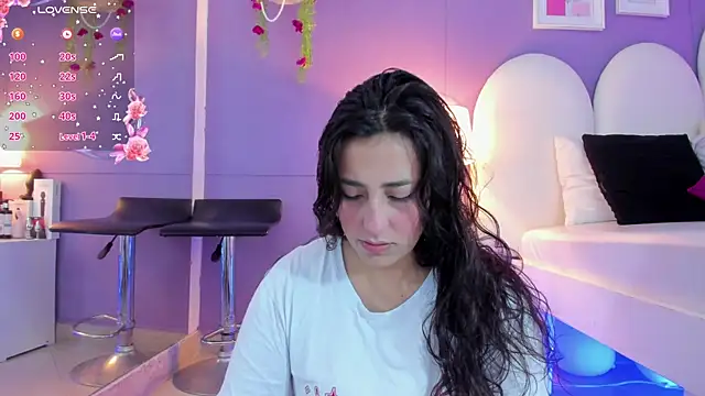 Snapshot of my_aleja_ chatting on 10/17/25, 01:35 my aleja online show from 10/17/25, 01:35