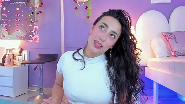 Snapshot of my_aleja_ chatting on 10/21/25, 01:23 my aleja online show from 10/21/25, 01:23