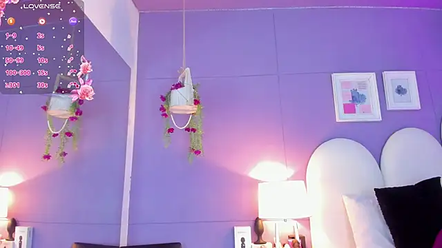 Snapshot of my_aleja_ chatting on 10/30/25, 12:39 my aleja online show from 10/30/25, 12:39