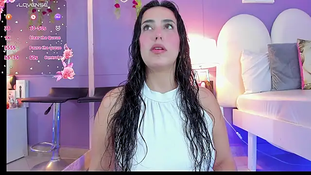 Snapshot of my_aleja_ chatting on 11/04/25, 02:05 my aleja online show from 11/04/25, 02:05