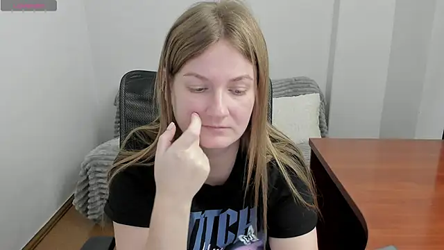 Snapshot of Alisha_Skyes chatting on 12/05/25, 05:42 Alisha Skyes online show from 12/05/25, 05:42