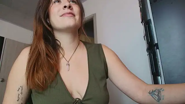 Snapshot of ImSophieFox chatting on 01/05/26, 05:27 ImSophieFox online show from 01/05/26, 05:27